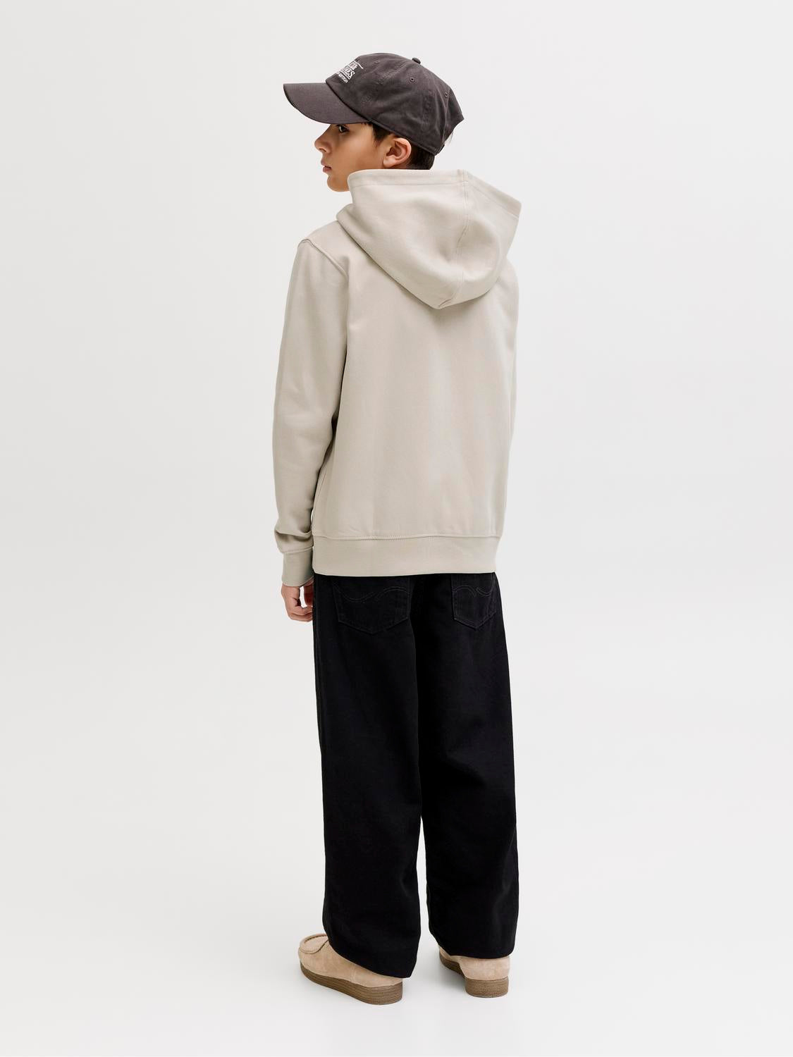model_shot-back